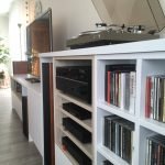 Aménagement d'un salon avec un meuble TV bibliothèque Angers Paris