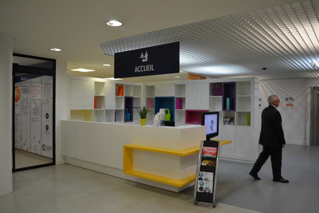La Cité de l’Objet Connecté : mobilier d’accueil et d’espaces de travail – Angers (49)