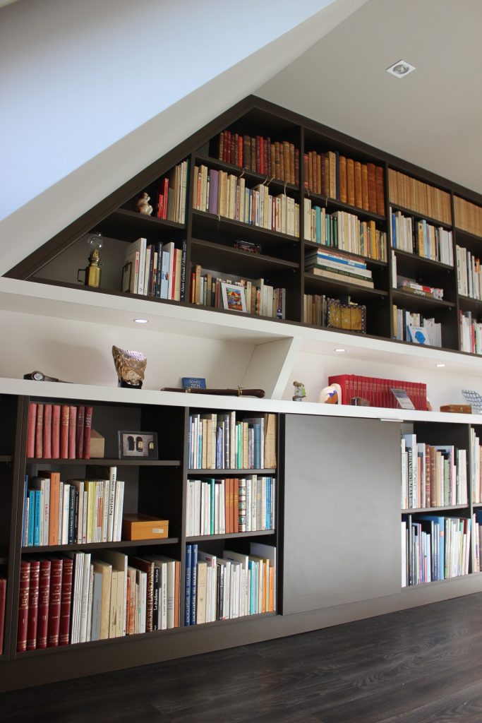 Bibliothèque mezzanine sous pente – St Sylvain d’Anjou (49)