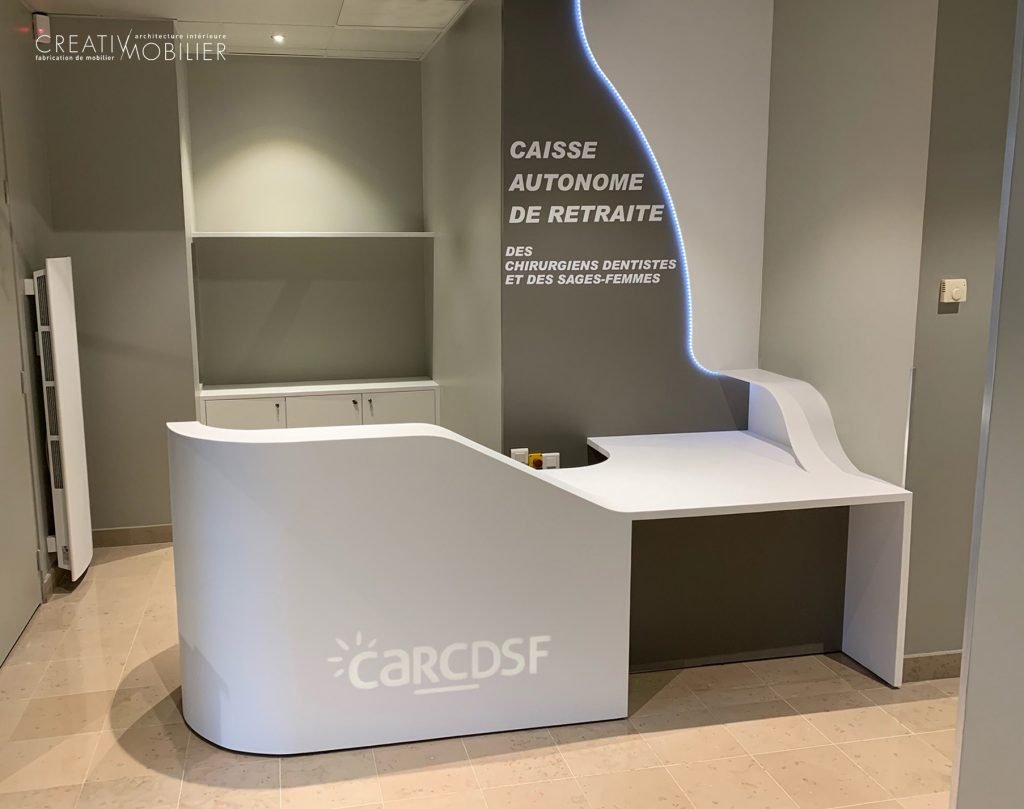 Une banque accueil sur-mesure en corian®