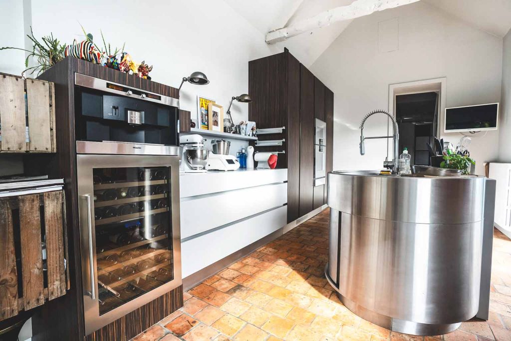 Cuisine avec ilôt en corian et aquastation