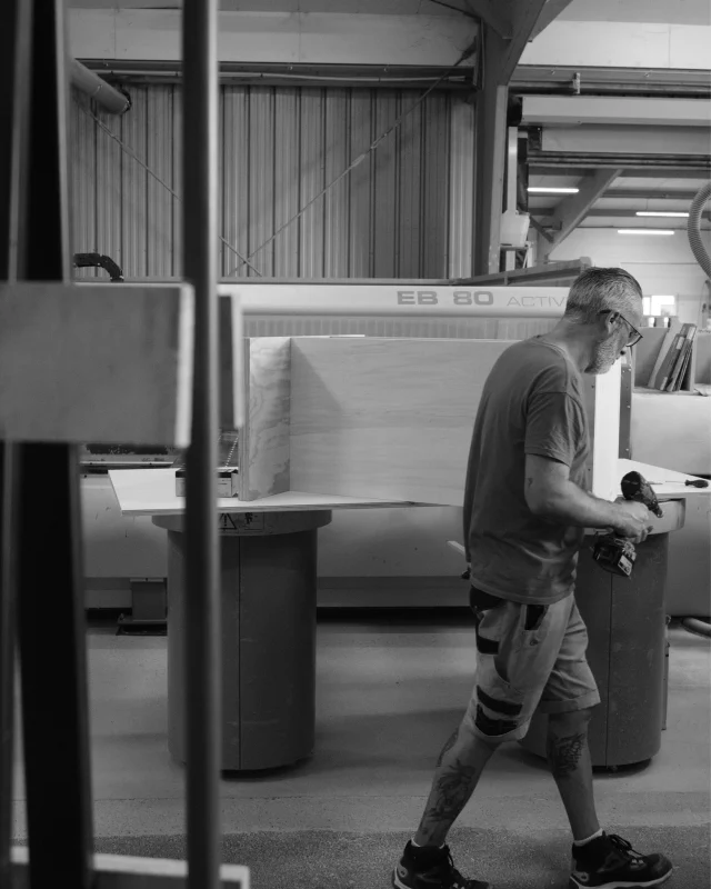 C’est la reprise, mais le mois d’août n’a pas été de tout repos !

Derniers chantiers finalisés avant la pause estivale et préparation des projets à venir.
Parmi eux : la refonte des vestiaires individuels et du pôle objets trouvés, situés au rez-de-chaussée du musée d’Orsay.

#CreativMobilier #SavoirFaireFrançais #MadeInAnjou #MobilierSurMesure #AménagementIntérieur #FabricationFrançaise #SurMesure #RentréeCréative #DesignIntérieur #ChantiersEnCours