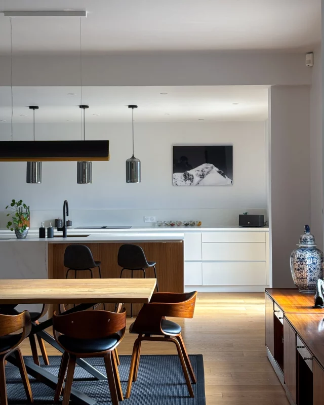 Un salon et une salle à manger entièrement métamorphosés grâce à un aménagement sur mesure, pensé dans les moindres détails.

Lignes épurées, matériaux nobles, volumes optimisés. 

Bienvenue dans un espace où le design rencontre l’exigence.

Du mobilier 100% personnalisé
Une esthétique contemporaine et intemporelle
Un intérieur qui reflète votre art de vivre

Vous rêvez d’un intérieur unique, à votre image ?
Parlons-en : 02 41 54 59 00
Lien en bio

#IntérieurSurMesure #Aménagement #HautDeGamme #ArchitectureIntérieure #HomeDesign #Mobilier #SavoirFaireFrançais