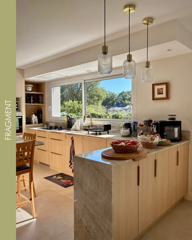 Nouvelle cuisine, nouveau souffle ! 

Refaite de A à Z, cette cuisine est maintenant un véritable bijou de modernité et de fonctionnalité 😍

Chaque détail a été pensé pour créer un espace aussi beau que pratique.

📍Résultat : une cuisine sur mesure qui donne envie de préparer ses meilleurs brunchs du week-end !

📞 Vous rêvez d’un intérieur pensé pour vous ? 
Parlons-en : 02 41 54 59 00
Lien en bio

#Mobilier #SurMesure #AvantAprès #ArchitectureIntérieure #Décoration #SavoirFaireFrançais #aménagement #cuisinemaison