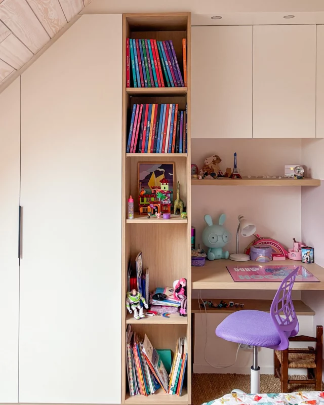 Transformer les contraintes en atouts… c’est tout l’art du sur mesure.

Dans cette chambre d’enfant sous les combles, nous avons créé des rangements sur mesure qui épousent parfaitement les pentes du toit.

Résultat : plus d’espace, des lignes harmonieuses et une chambre qui respire la sérénité, parce que même les moindres recoins méritent d’être valorisés

Vous aussi, envie d’optimiser votre espace ?
📞 02 41 54 59 00
 Lien en bio

#Agencement #SurMesure #Mobilier #Rangements #DesignIntérieur #SavoirFaireFrançais #InspirationMaison #ChambreEnfant #HomeDesign #OptimisationEspace